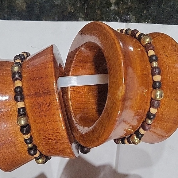 Napkin Rings 4 wooden, 4 metal - Picture 3 of 3